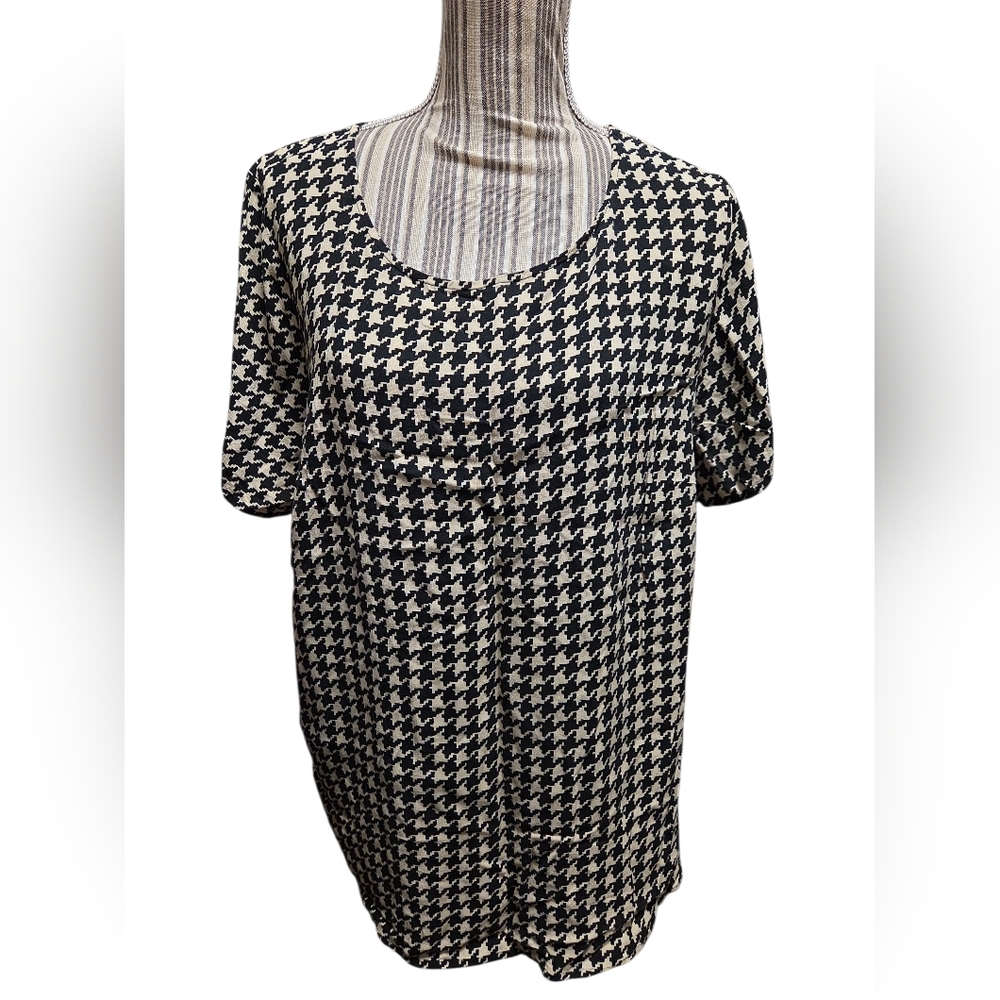 CJ Banks Black and White Houndstooth Blouse